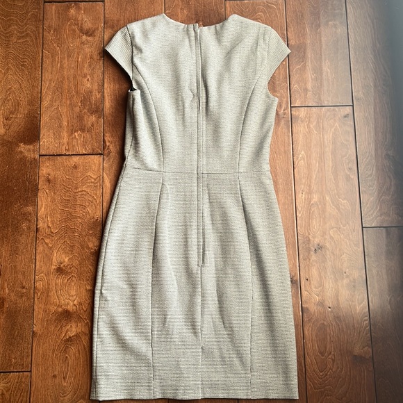 H&M Houndstooth Sheath Dress Lined with Cap Sleeves - Picture 6 of 7